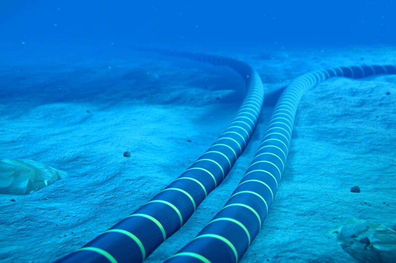 Submarine cable and pipeline inspection